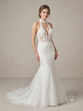 Elegant Lace Halter Wedding Dress - Light Ivory